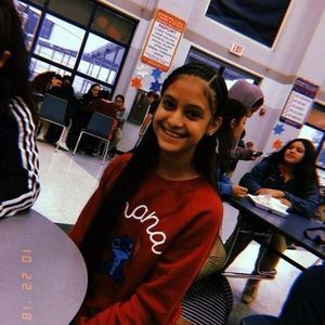 Meet your Posher, Estefania